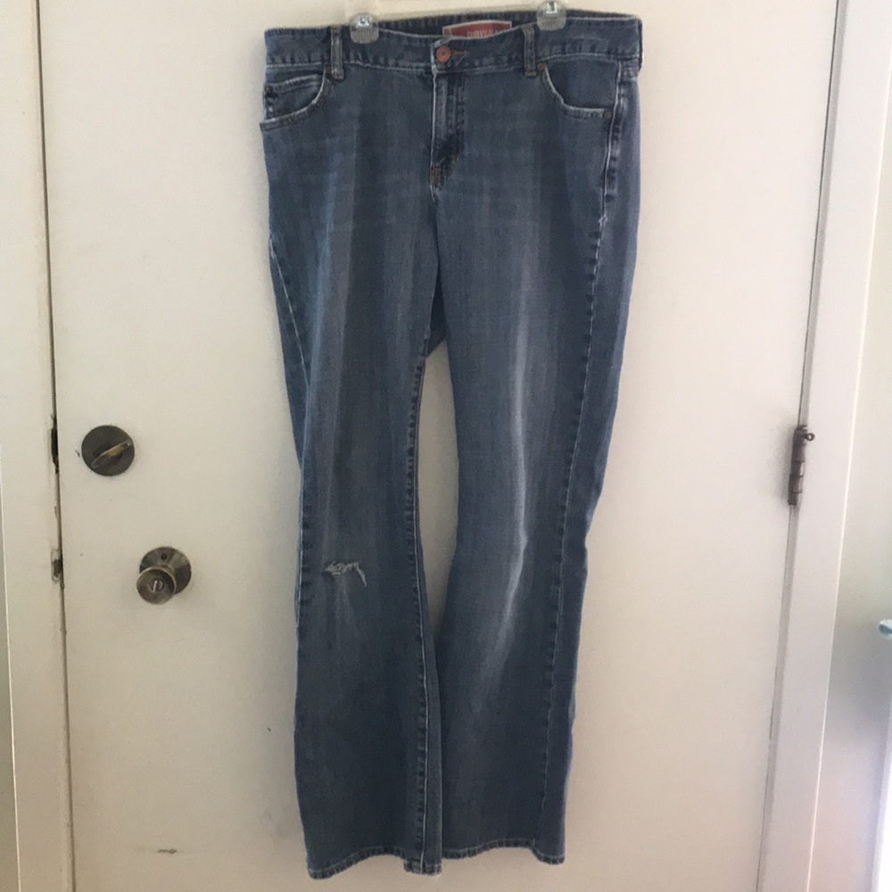 Curvy Flare GAP jeans. Ripped. Soft denim. 10